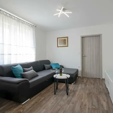 R&d Apartment Pula